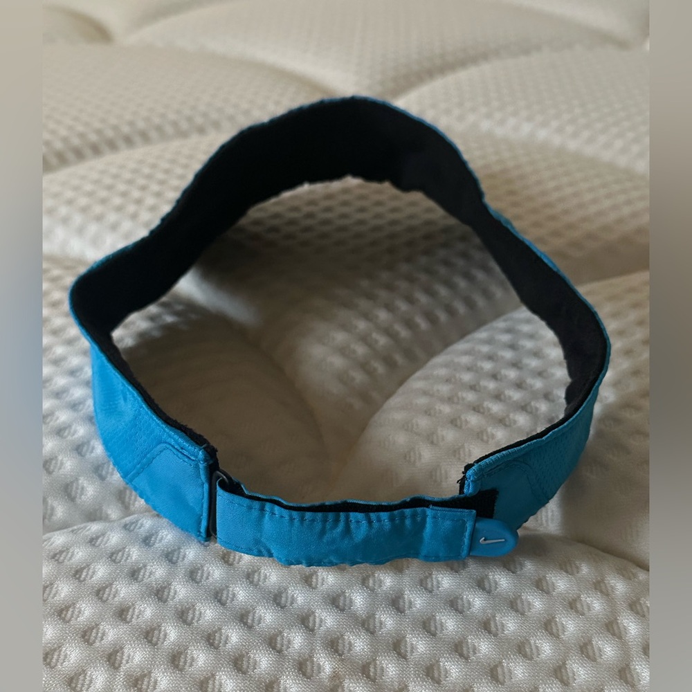 Nike Featherlight Dri-Fit Visor - Picture 2 of 4